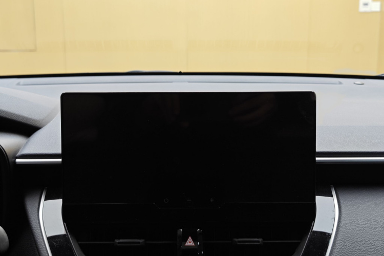 丰田 锋兰达 2023款 2.0L 智能电混双擎 领先版中控内饰7013