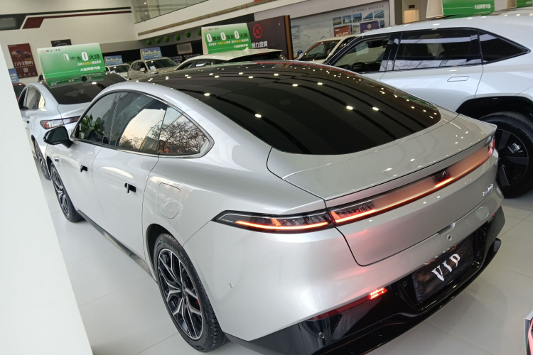 东风奕派 eπ007 2025款 纯电 565四驱Max领航版车身外观4