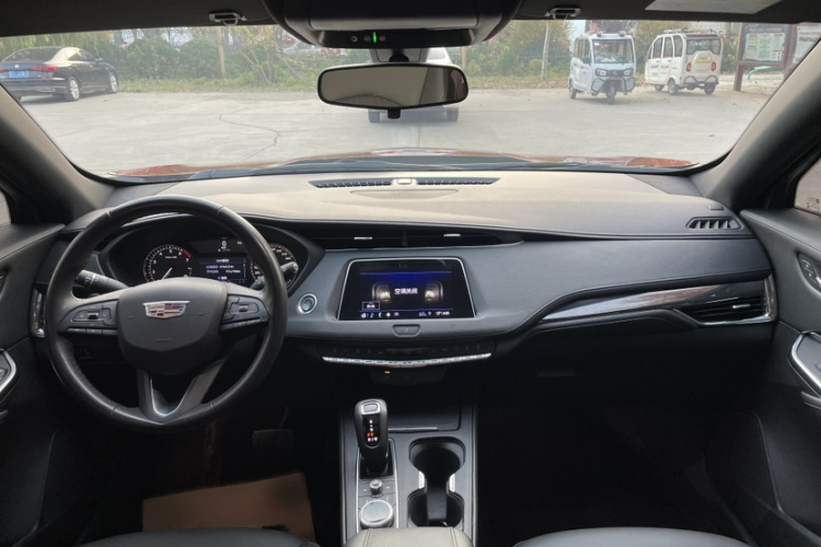 凯迪拉克XT4 2018款 28T 两驱技术型中控内饰7008