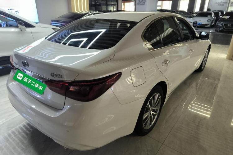 英菲尼迪Q50L 2018款 2.0T 舒适版 国VI车身外观7