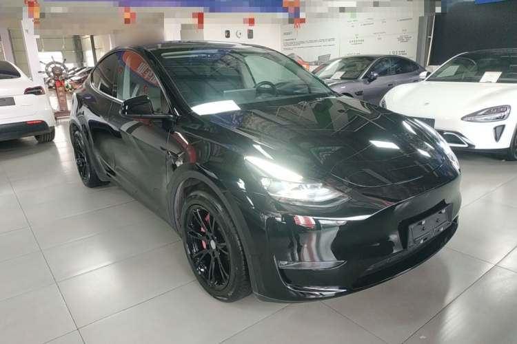 特斯拉 Model Y 2022款 长续航全轮驱动版车身外观3