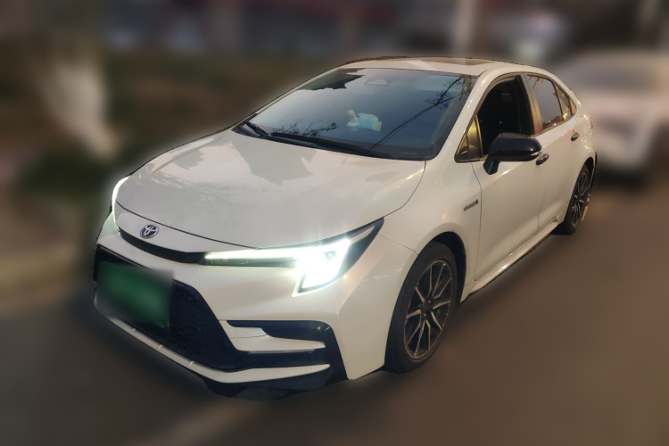 丰田 雷凌 2023款 智能电混双擎 1.8L 运动版车身外观1