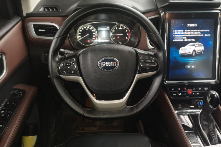 SWM斯威汽车 SWM斯威X7 2017款 1.5T 自动智享型 7座中控内饰13