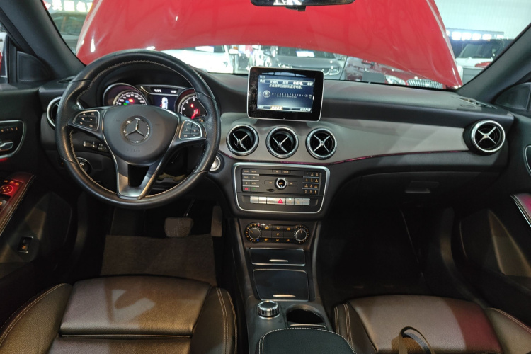 奔驰CLA 2016款 改款 CLA 200 时尚型中控内饰12