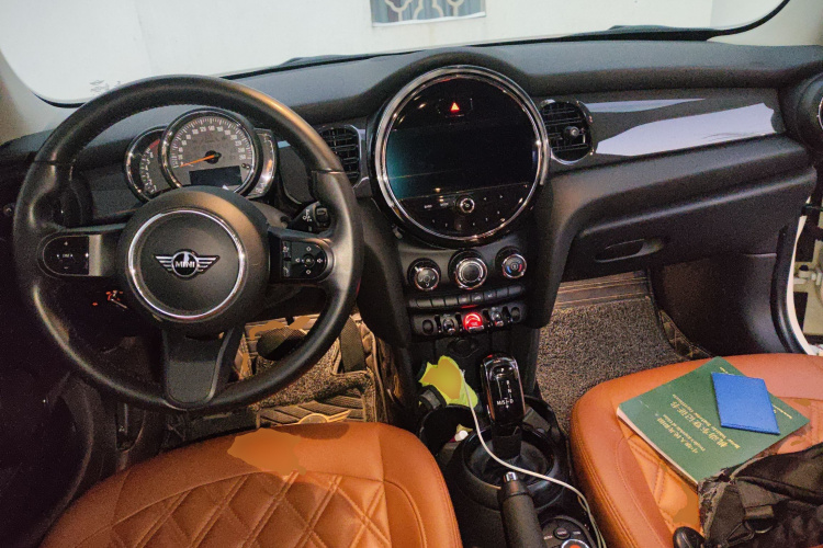 MINI 2022款 1.5T ONE 五门版PLUS中控内饰12