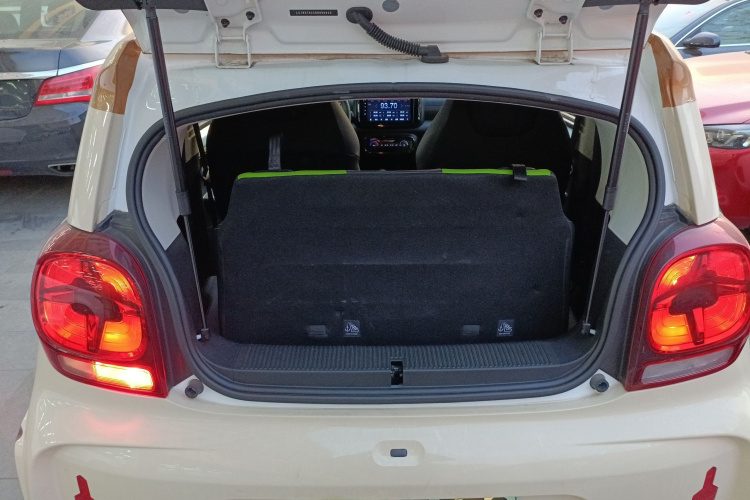 荣威 科莱威CLEVER 2021款 302km新四座超能版机舱底盘23