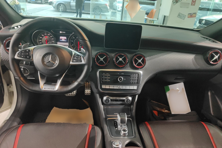 奔驰A级AMG(进口) 2017款 改款 AMG A 45 4MATIC中控内饰7002