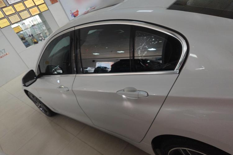 宝马1系 2018款 118i 运动型车身外观6003