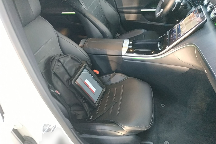 奔驰C级 2022款 C 260 L 皓夜运动版局部细节41