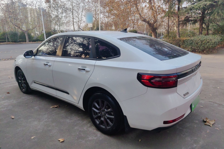 宝骏RC-5 2020款 1.5L 手动智耀豪华型车身外观6006