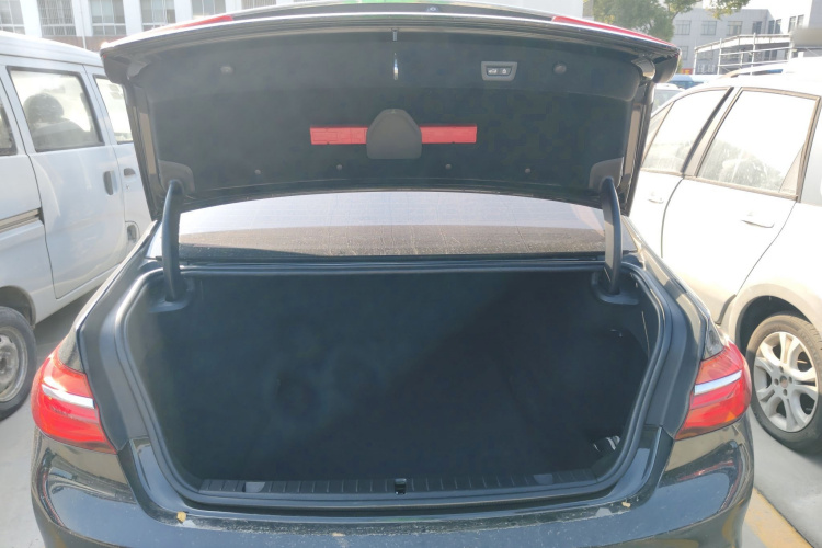 宝马7系 2017款 730Li 领先型局部细节23