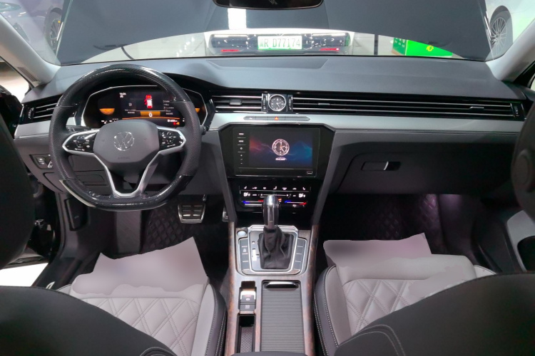 大众 迈腾 2023款 200万辆纪念版 330TSI DSG领先型中控内饰7002