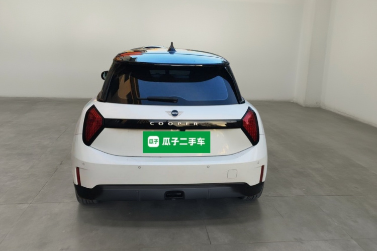 电动MINI COOPER 2024款 456km COOPER E 经典派车身外观6