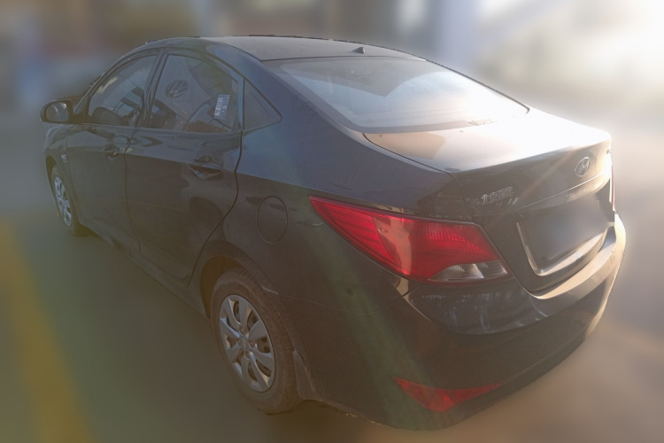 现代 瑞纳 2014款 1.4L 手动智能型GLS车身外观5