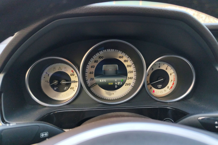 奔驰E级 2014款 E 260 L 运动型局部细节14