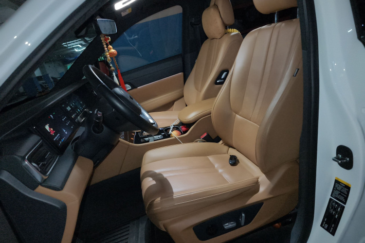 理想汽车 理想ONE 2020款 增程6座版中控内饰19