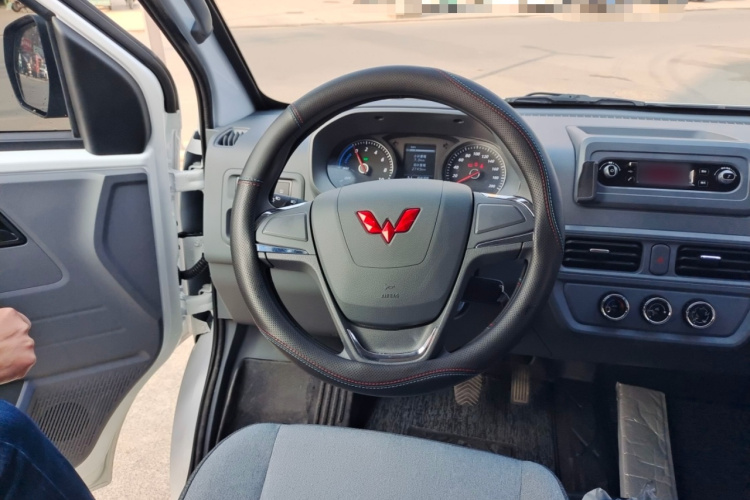 五菱汽车 五菱扬光 2025款 400km 客车版舒适型中控内饰13