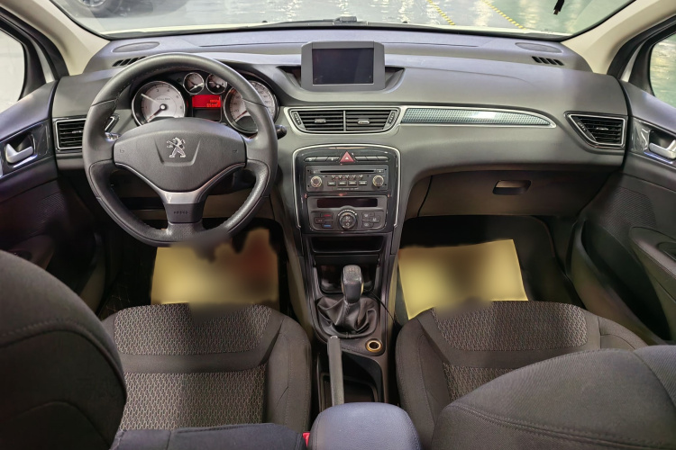 标致308 2014款 乐享版 经典 1.6L 手动风尚型中控内饰7004
