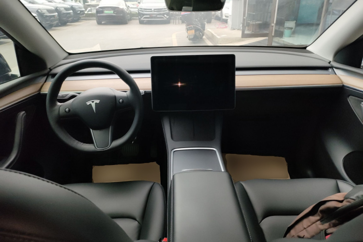 特斯拉 Model Y 2022款 长续航全轮驱动版中控内饰12
