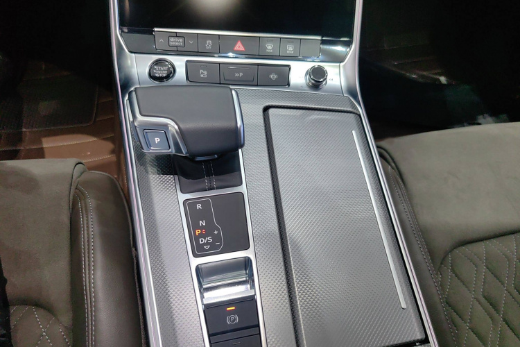 奥迪A7L 2024款 45TFSI quattro S-line 见远型 流晶套装局部细节18