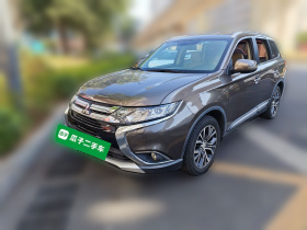 三菱 欧蓝德 2016款 2.4L 四驱精英版 5座