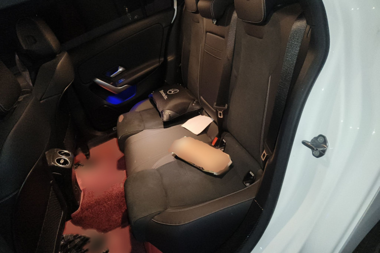 奔驰A级 2021款 A 200 L 运动轿车时尚型中控内饰7004