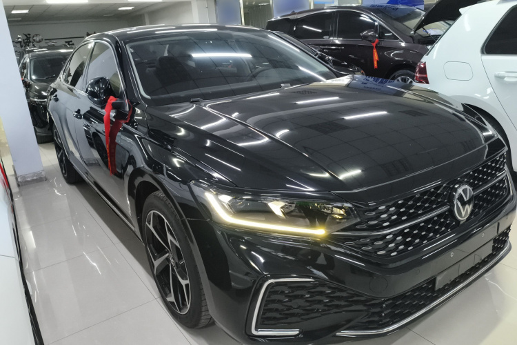 大众 帕萨特 2023款 330TSI 星空精英版车身外观3