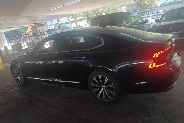沃尔沃S90 2021款 B5 智远豪华版车身外观4