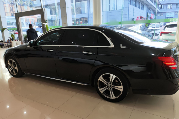 奔驰E级 2020款 E 260 L 运动型车身外观6003