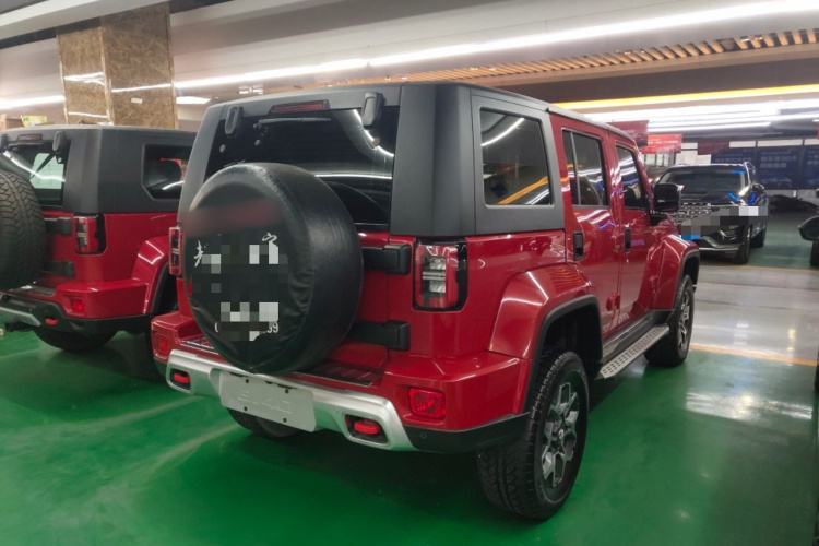 北京越野 北京BJ40 2018款 PLUS 2.3T 自动四驱尊享版 国V车身外观7