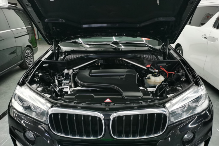 宝马X5(进口) 2015款 xDrive28i机舱底盘24