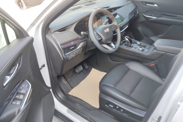 凯迪拉克XT4 2022款 28T 两驱风尚型中控内饰7003