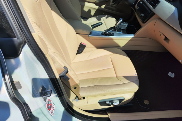 宝马3系GT 2014款 320i 领先型局部细节41