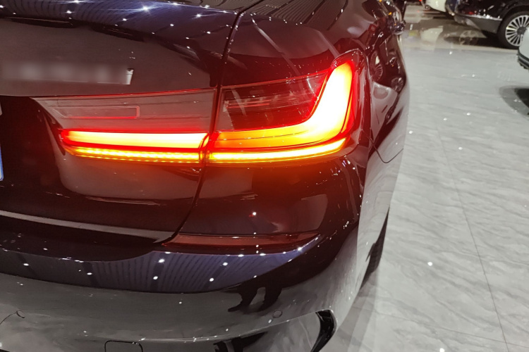 宝马3系 2022款 改款 325Li M运动套装车身外观6006