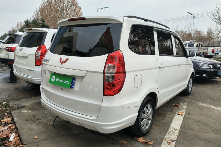 五菱汽车 五菱宏光 2014款 1.5L S标准型车身外观7