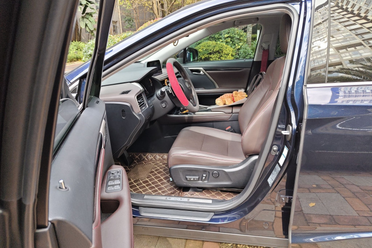 雷克萨斯RX 2020款 改款 300 四驱典雅版中控内饰19