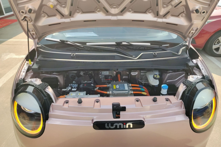 长安启源 长安Lumin 2022款 210km 香甜款机舱底盘24