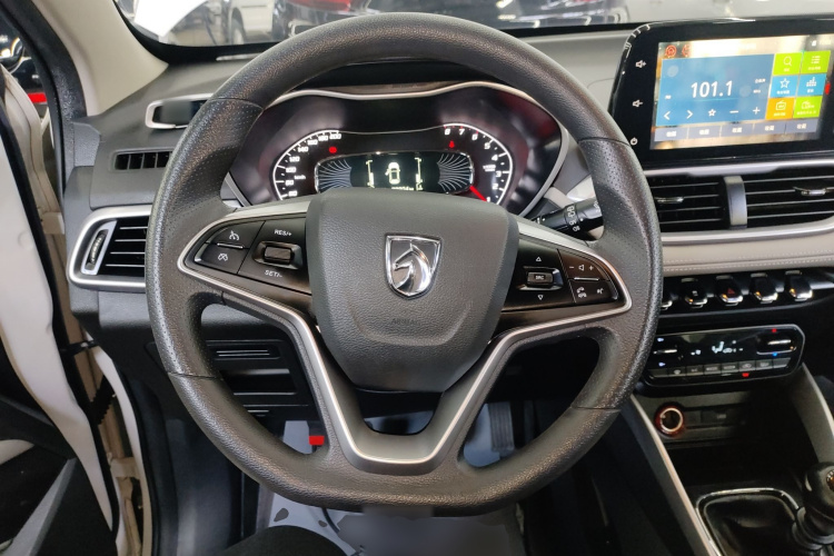 宝骏510 2019款 1.5L 手动乐享型77kW 国VI中控内饰13