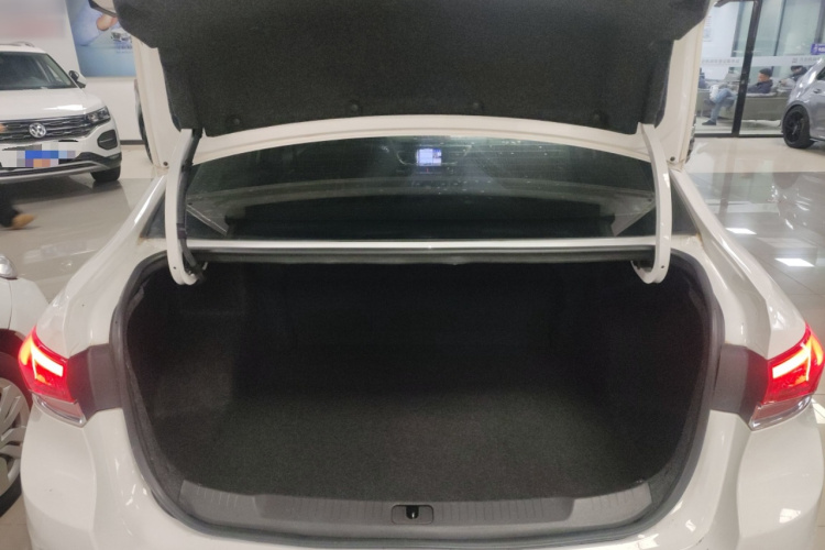 别克 英朗 2021款 1.3T 自动轻混动精英型机舱底盘23