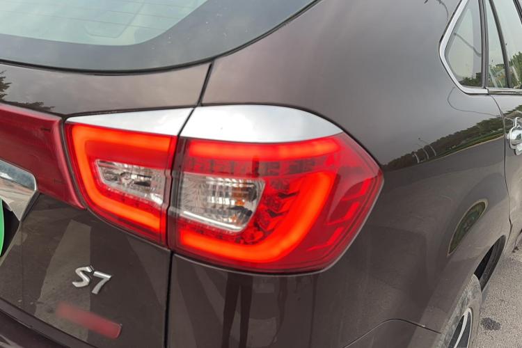 比亚迪S7 2015款 2.0T 升级版 自动尊贵型车身外观9