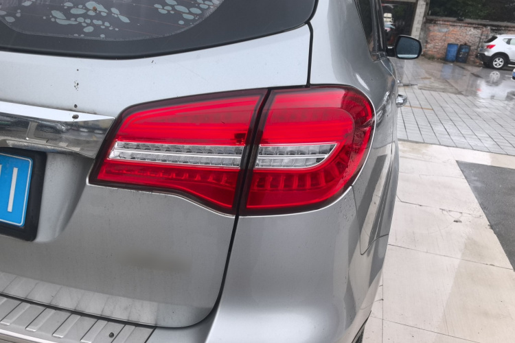 哈弗H8 2017款 2.0T 汽油两驱智享型车身外观9