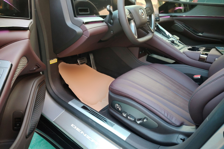 腾势Z9GT 2024款 1100四驱Pro版中控内饰20