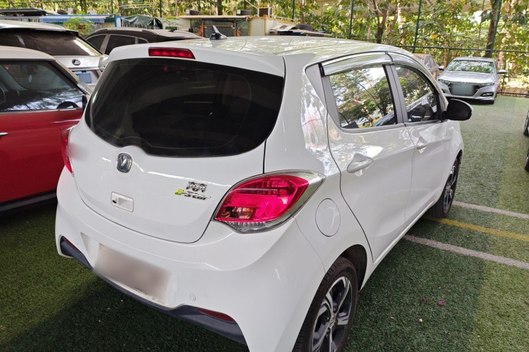 长安欧尚 奔奔E-Star 2021款 国民版 心悦版（快充版）磷酸铁锂（31.18kWh）车身外观7