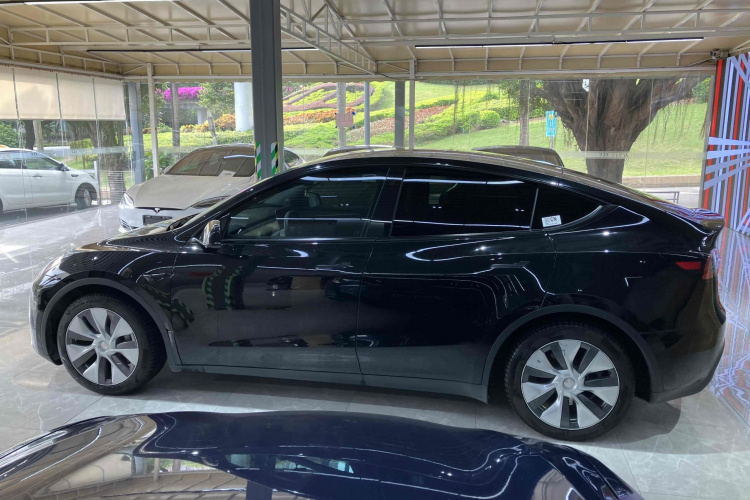 特斯拉 Model Y 2022款 后轮驱动版车身外观6005