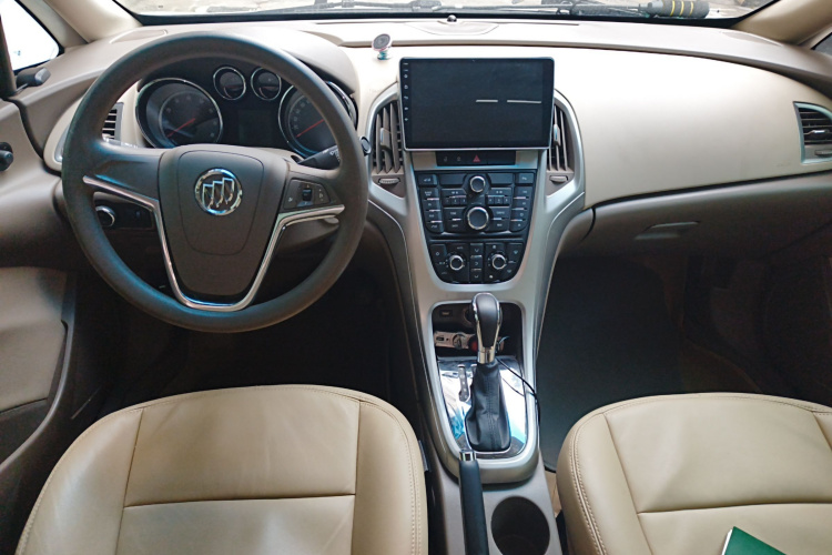 别克 英朗 2013款 GT 1.6L 自动时尚版中控内饰12