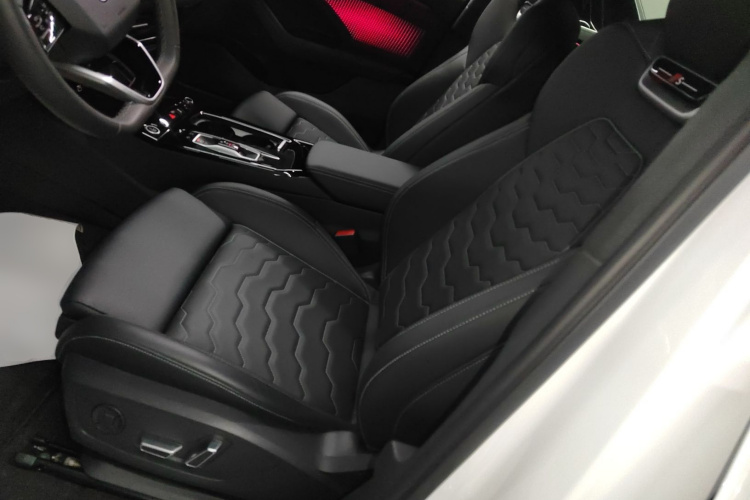 奥迪Q6L e-tron 2026款 首发领航版中控内饰19