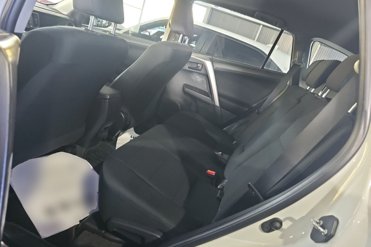 丰田 RAV4荣放 2018款 2.0L CVT两驱风尚X版中控内饰21