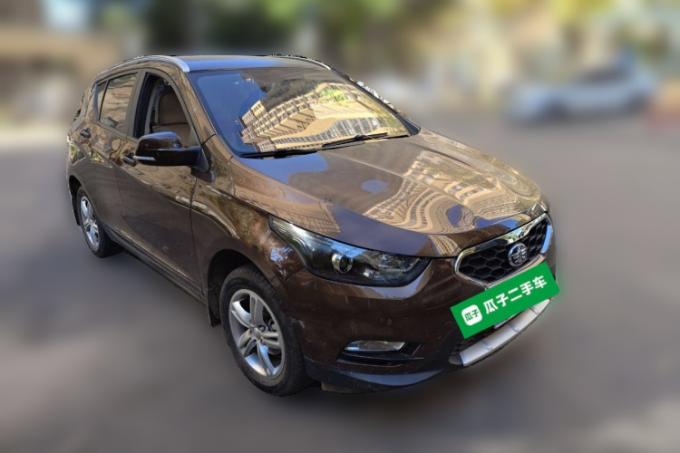 一汽 骏派D60 2015款 1.5L 手动标准型车身外观3