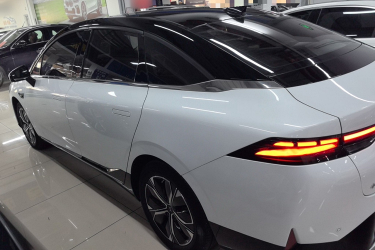 小鹏P5 2021款 510G车身外观4