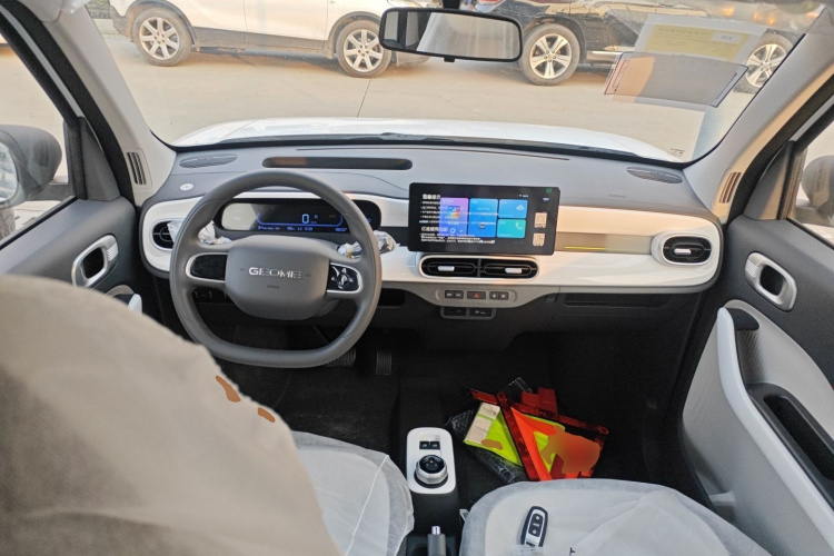 吉利银河 熊猫 2025款 210km 元气熊中控内饰12